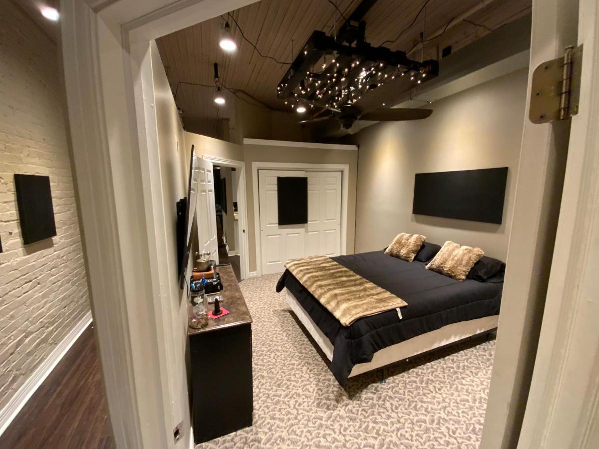 Blackout Themed Residence In The Prime Heart Of Omaha'S Old Market! Exterior foto